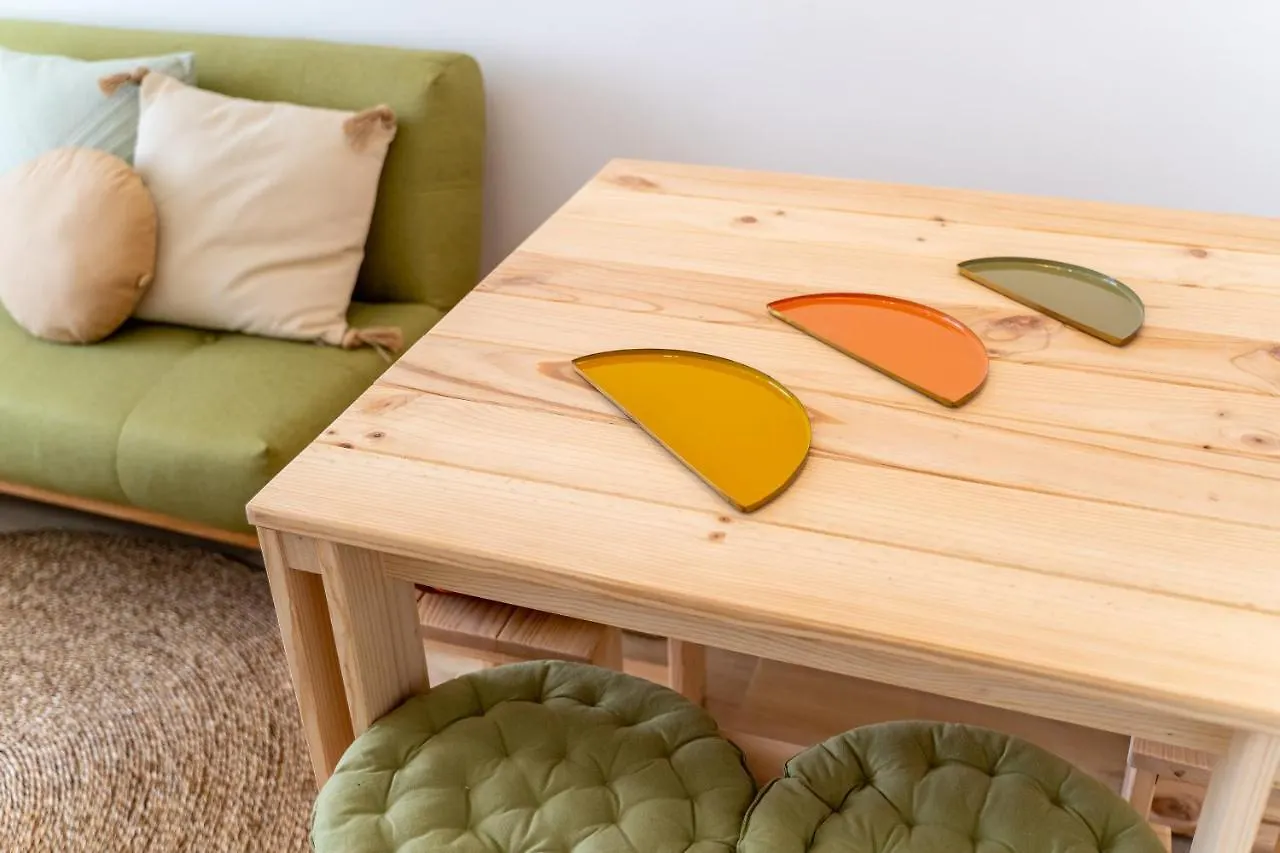 Renew Yourself At An Unvarnished City Hideaway Лиссабон
